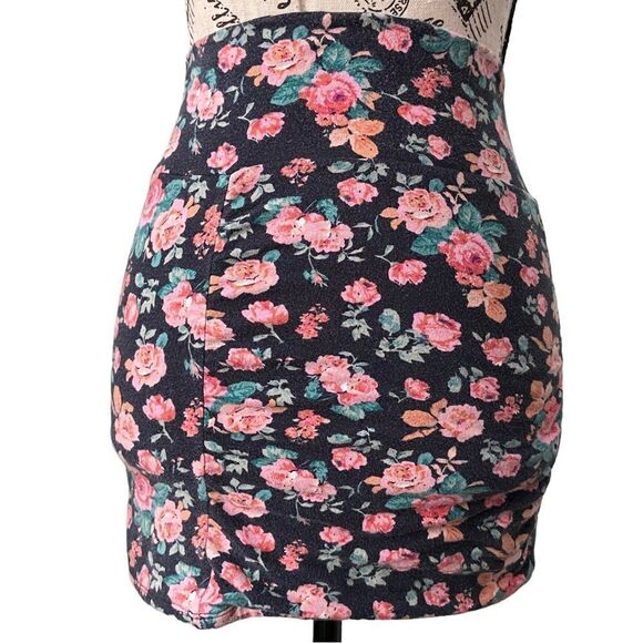 Free People Floral Ruched Fitted Mini Skirt in Size XS - Picture 1 of 9